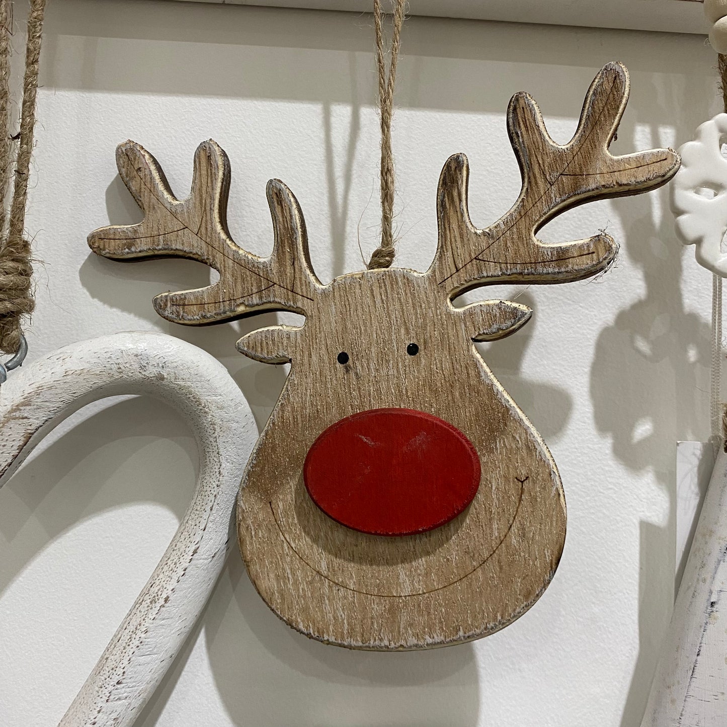 Wooden hanging reindeer with red nose - Rodders