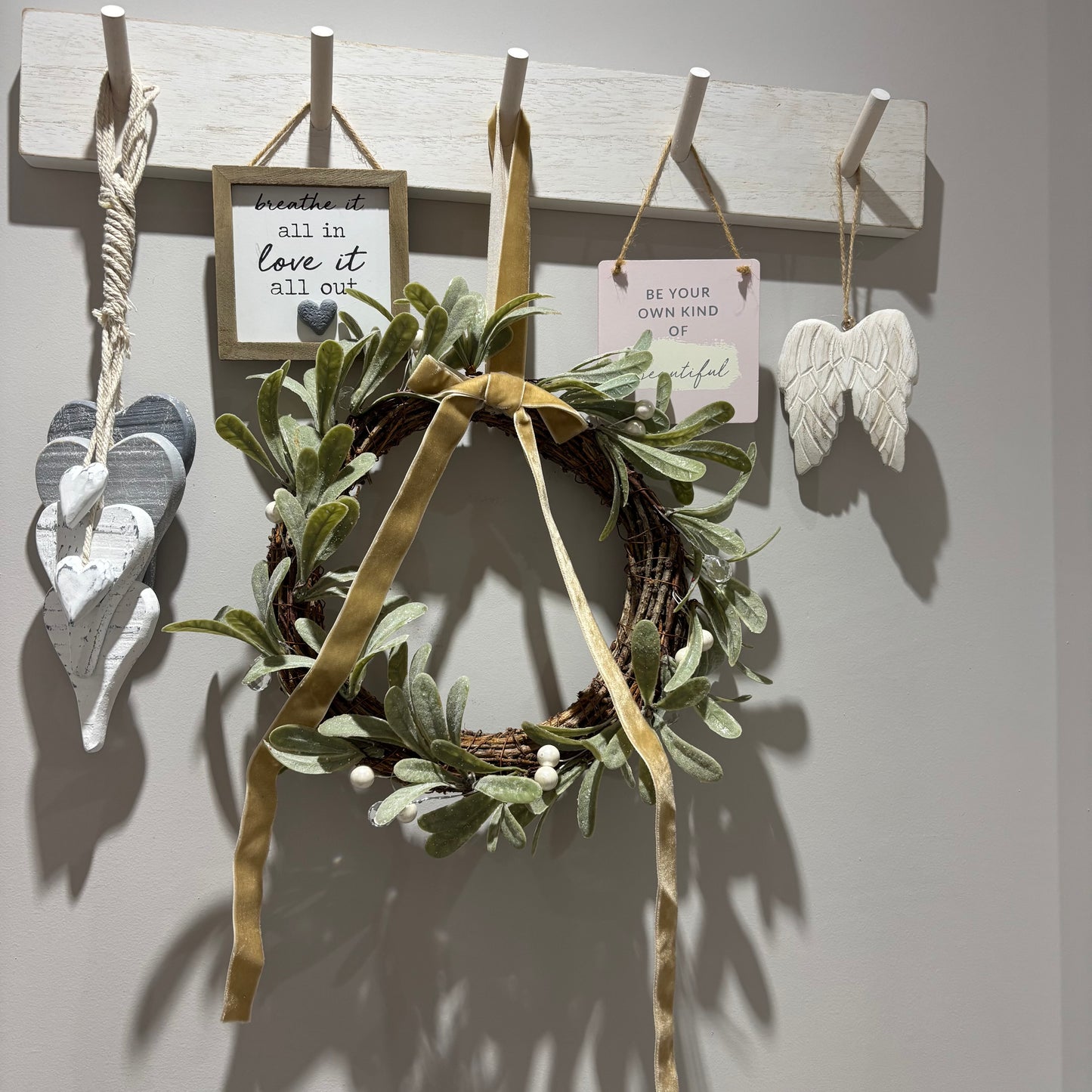 Felt Mistletoe Wreath With Bow