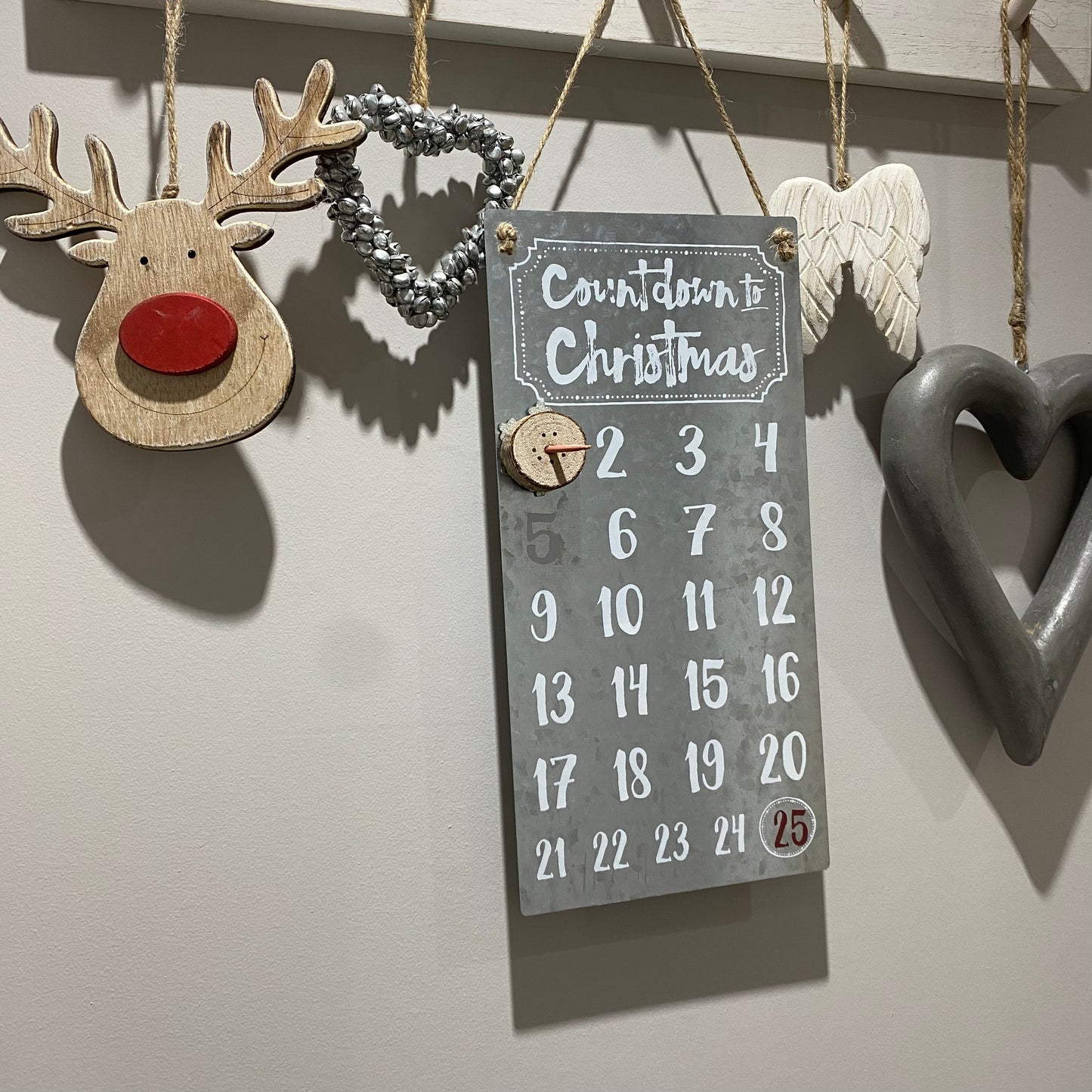 Wooden hanging reindeer with red nose - Rodders