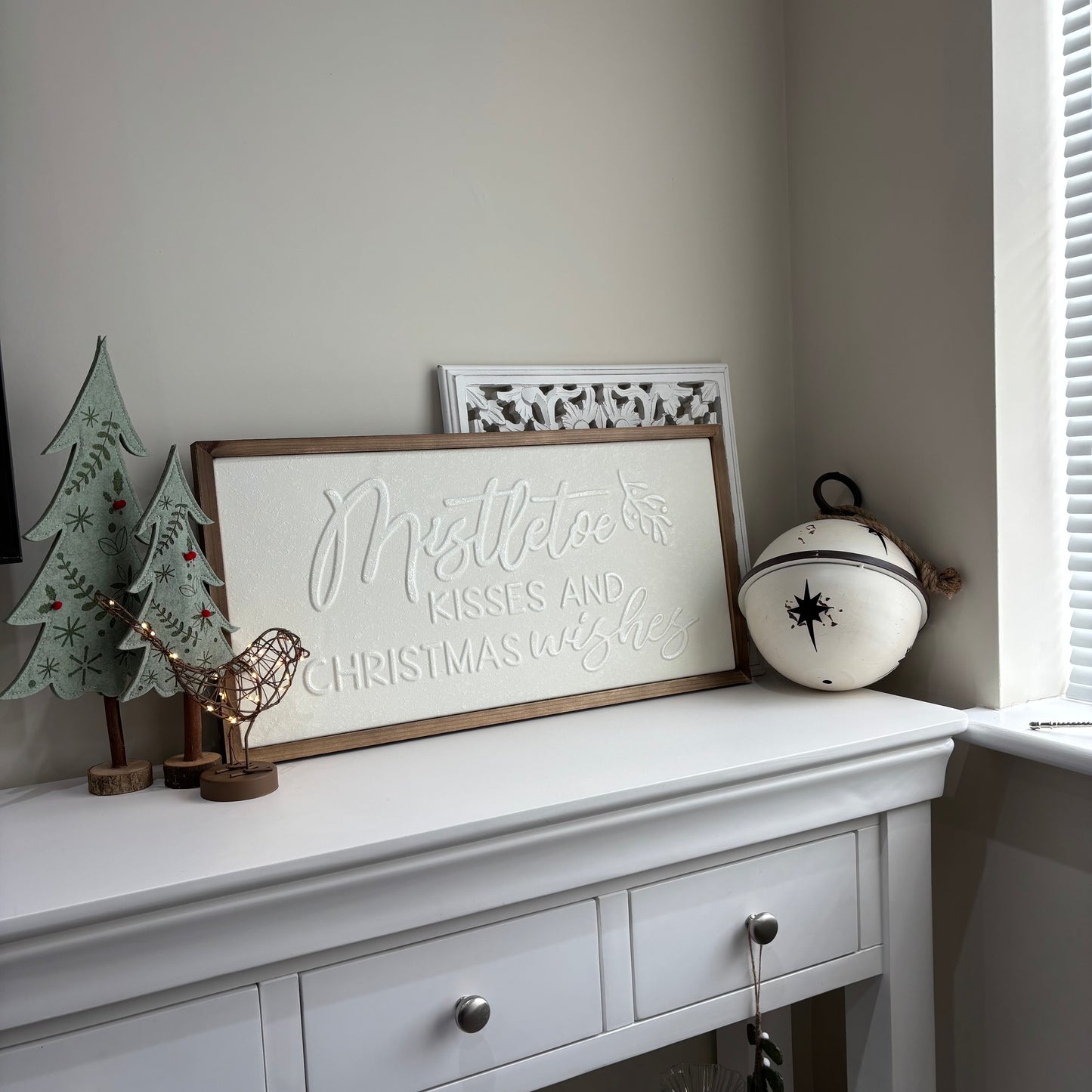 White Mistletoe Kisses And Christmas Wishes - Wood & Metal Sign