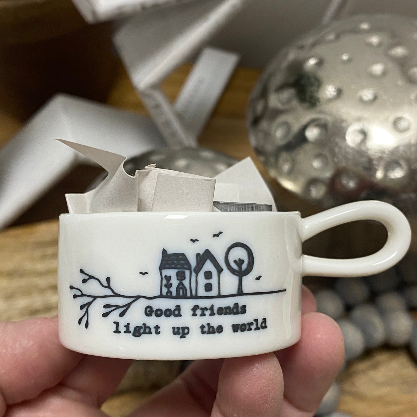 Good Friends Light up the world tealight holder