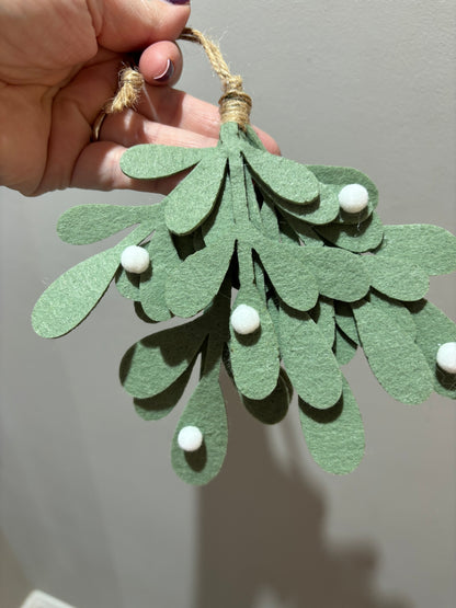 Hanging felt mistletoe - 2 colours