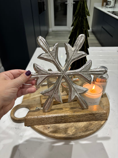 Aluminium snowflake on mangowood base- 2 sizes
