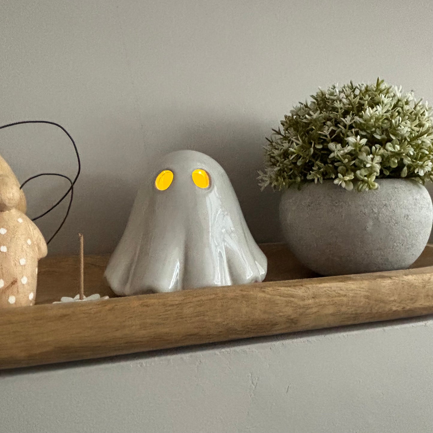 LED porcelain ghost