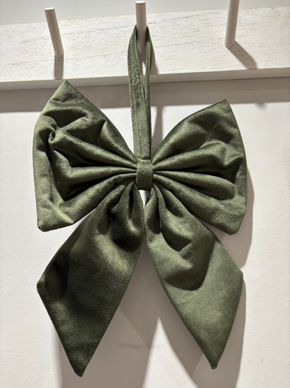 Velvet Dark Green Hanging Bow