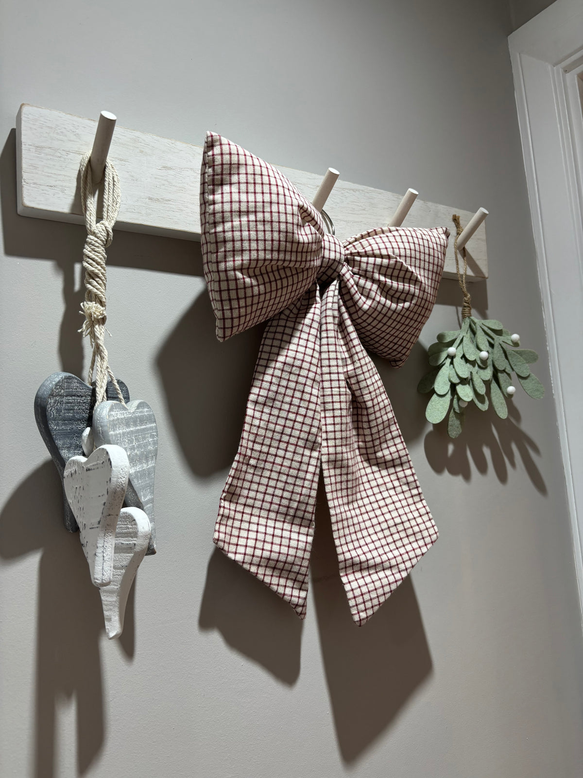 Hanging felt mistletoe - 2 colours