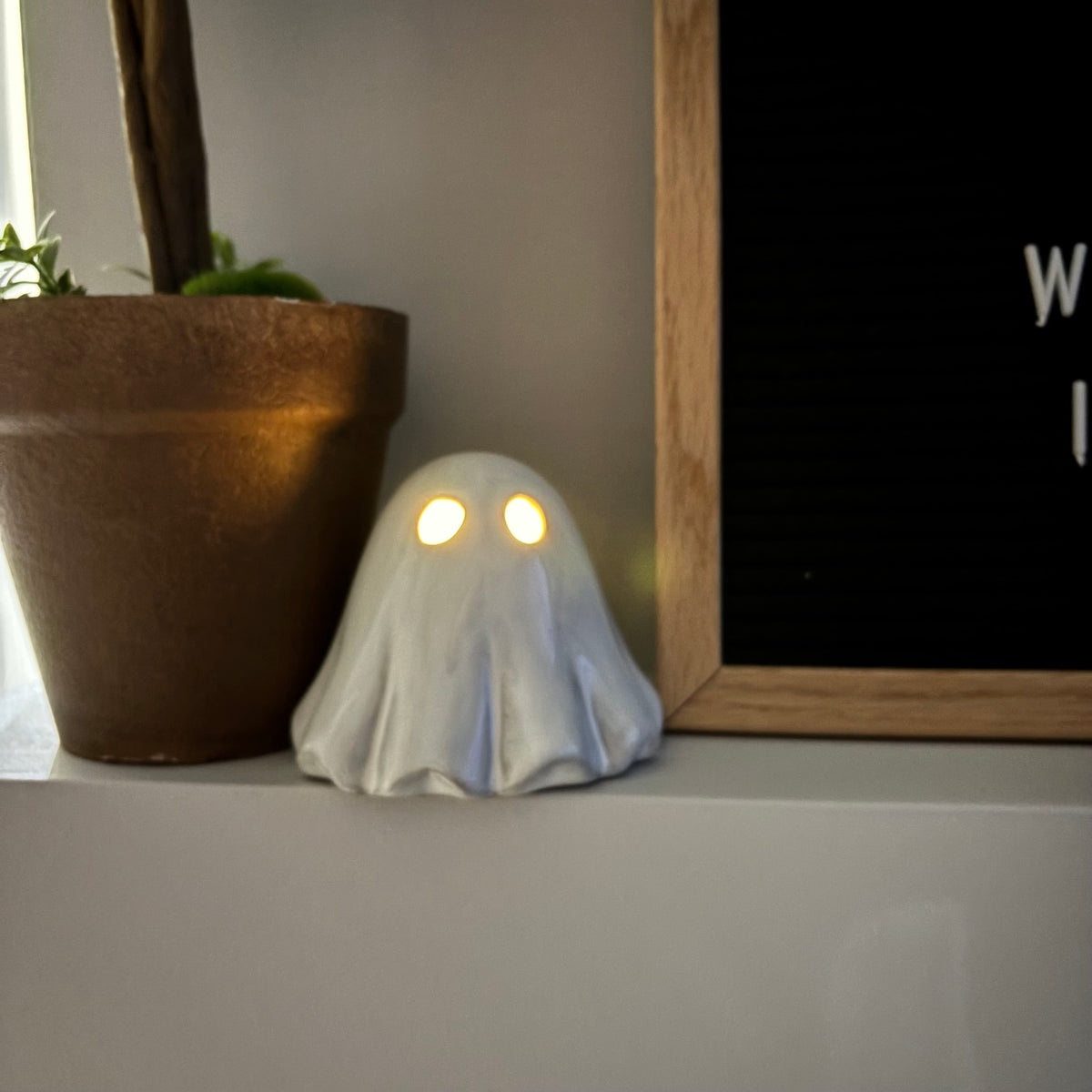 LED porcelain ghost