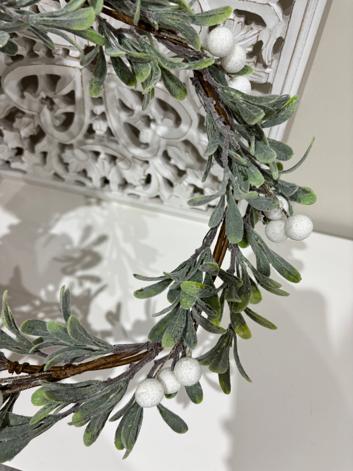 Mistletoe & White Berry Christmas Wreath – 34cm