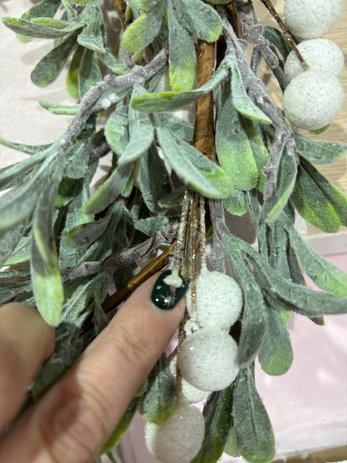 Mistletoe & White Berry Christmas Wreath  – 34cm imperfect