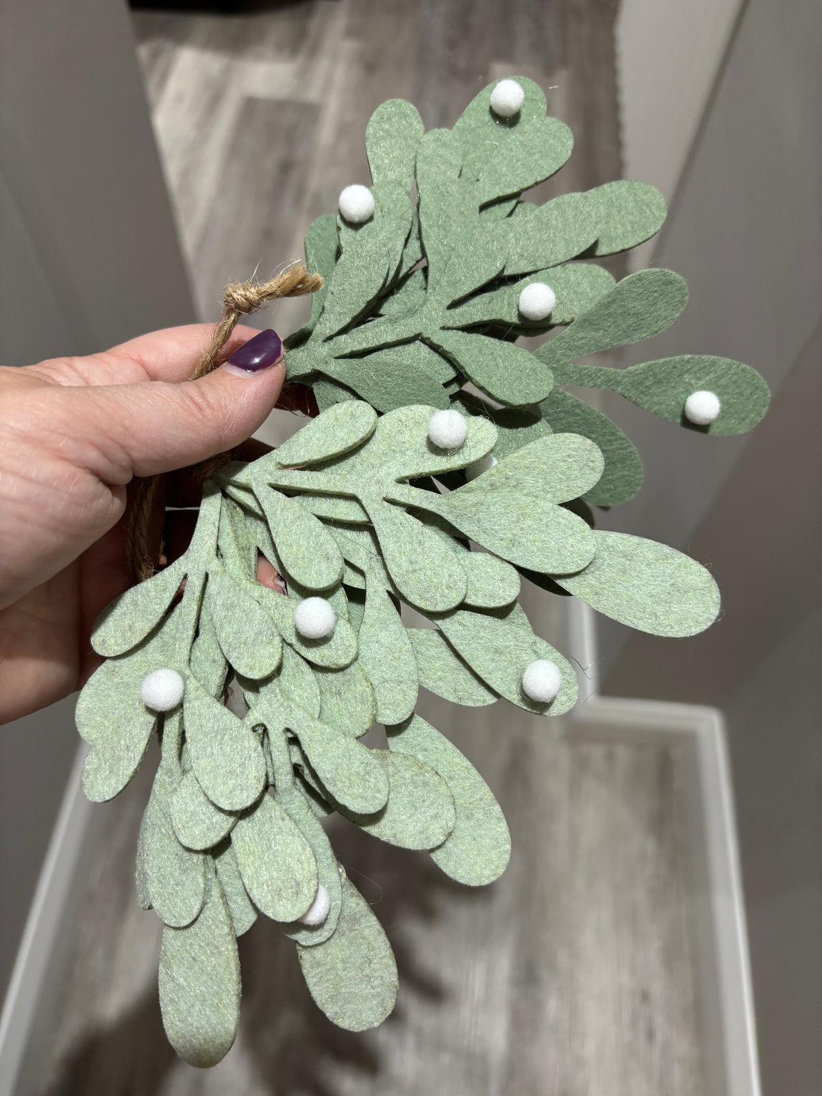 Hanging felt mistletoe - 2 colours