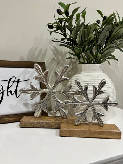 Aluminium snowflake on mangowood base- 2 sizes