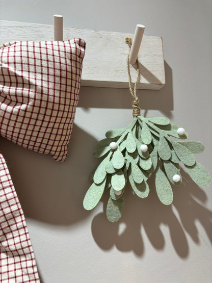 Hanging felt mistletoe - 2 colours