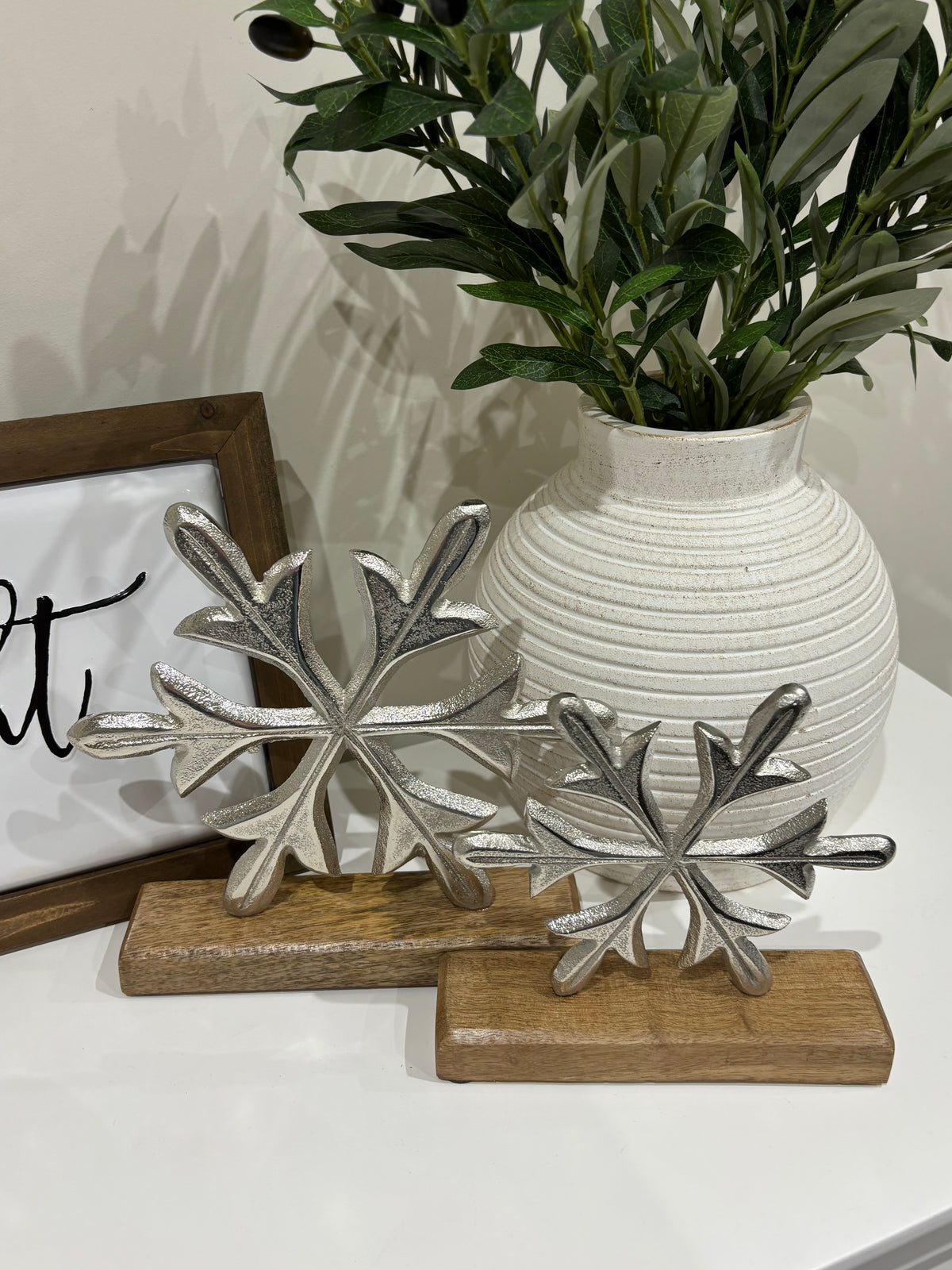 Aluminium snowflake on mangowood base- 2 sizes