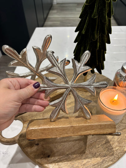 Aluminium snowflake on mangowood base- 2 sizes