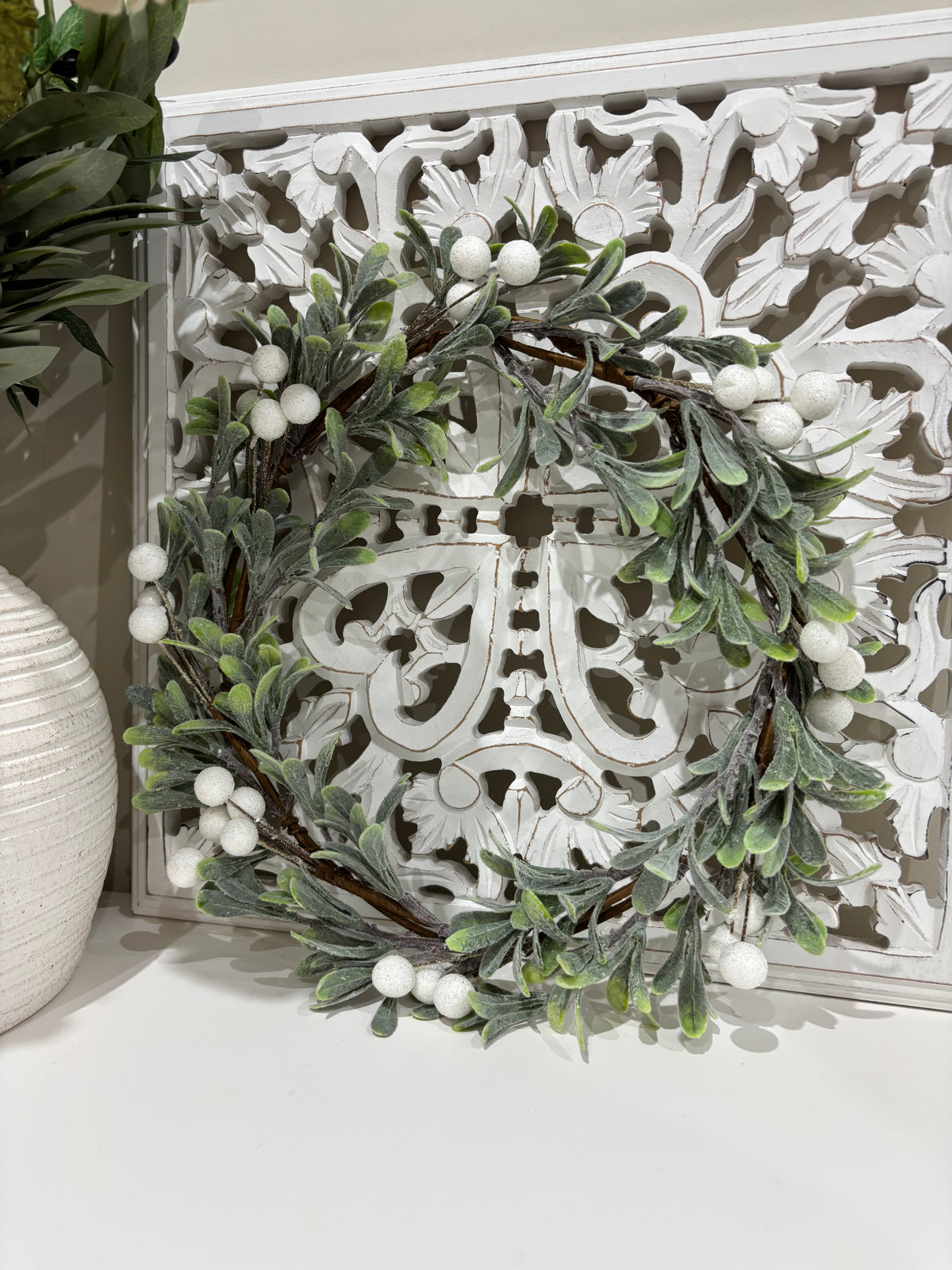 Mistletoe & White Berry Christmas Wreath – 34cm