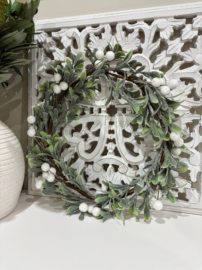 Mistletoe & White Berry Christmas Wreath – 34cm