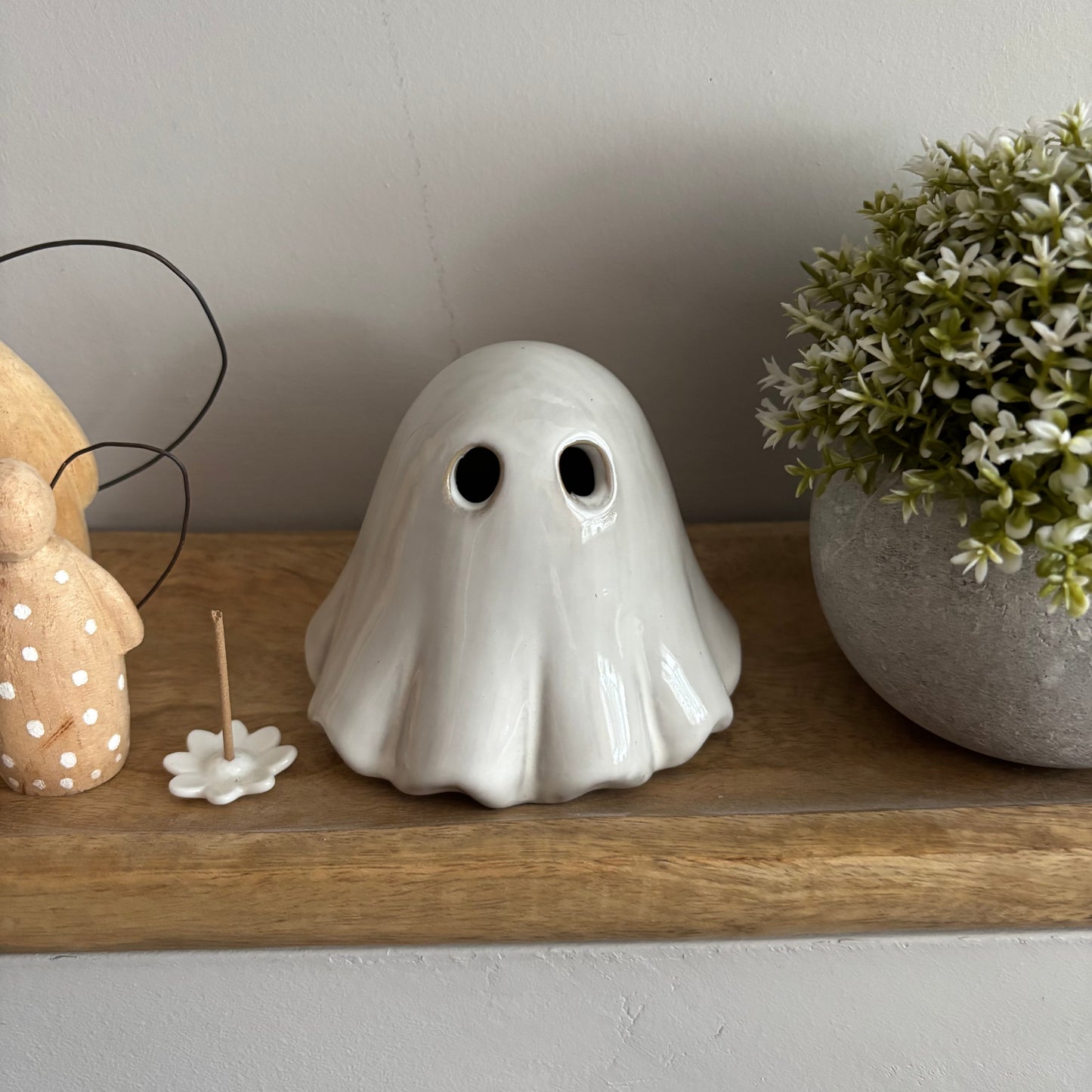 LED porcelain ghost