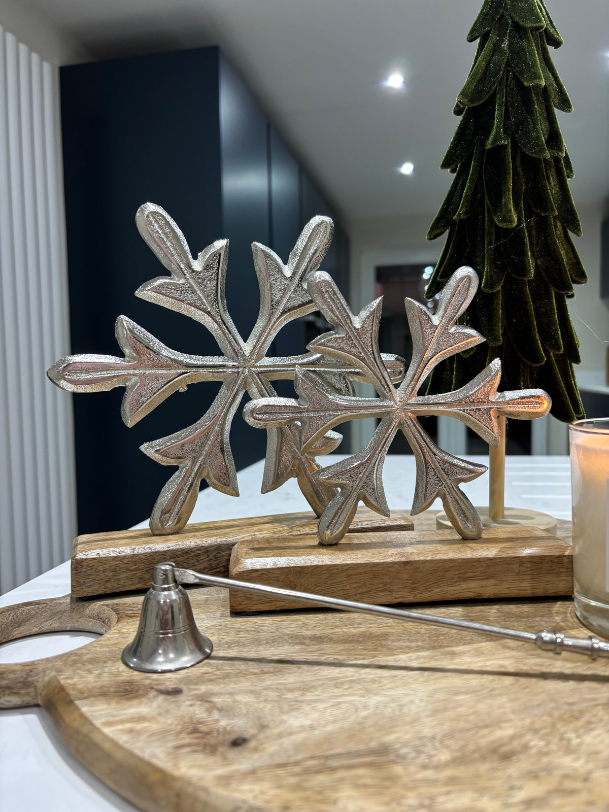 Aluminium snowflake on mangowood base- 2 sizes
