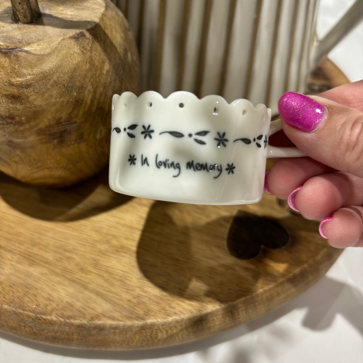 Scallop Tea Light Holder – In Loving Memory