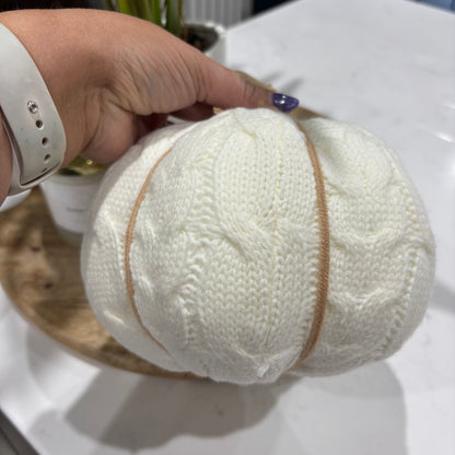 Off white knitted pumpkin