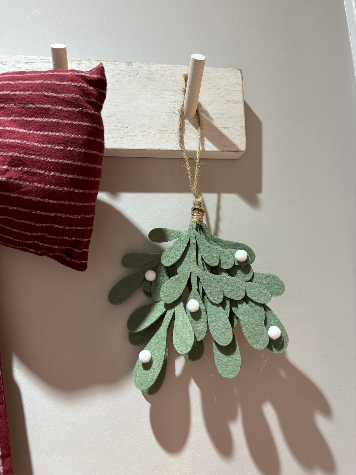 Hanging felt mistletoe - 2 colours