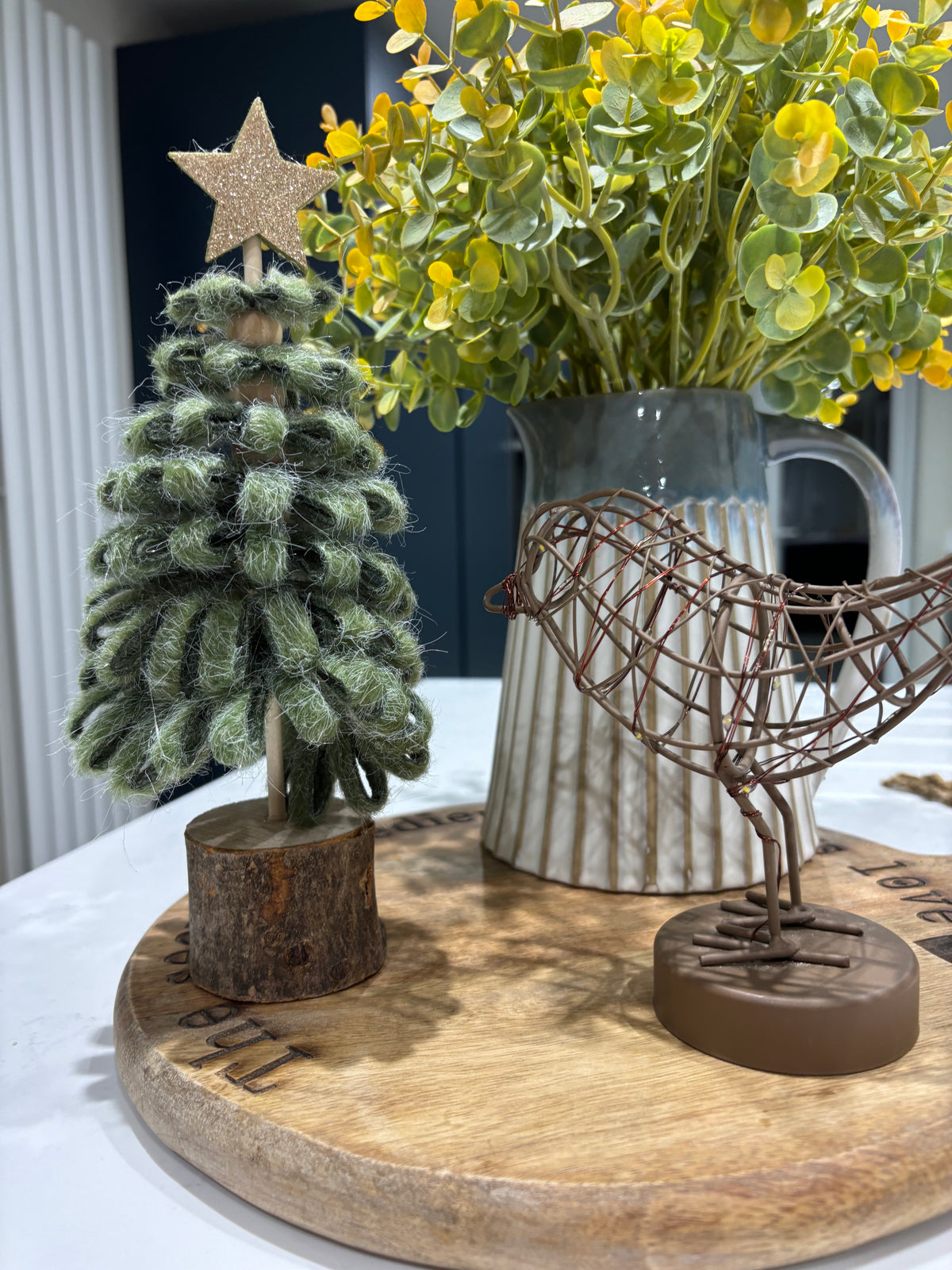 Green Loop Christmas Tree with Gold Star & Wood Base – 24cm