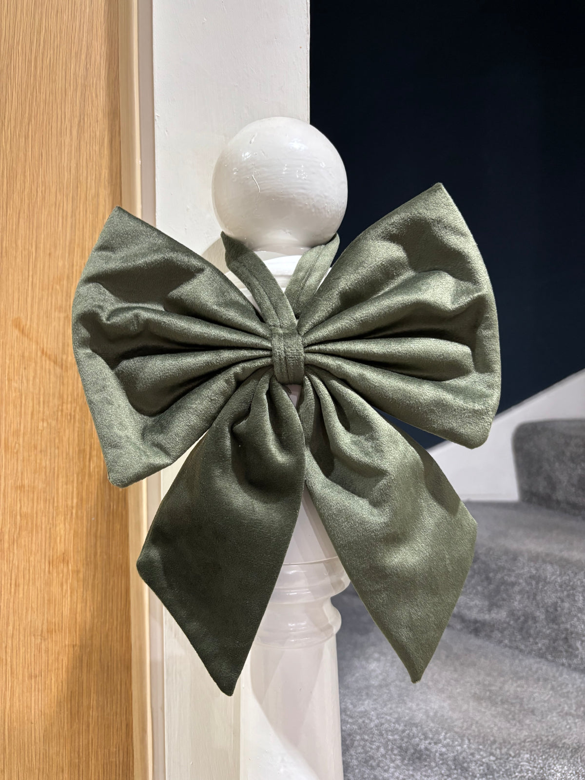 Velvet Dark Green Hanging Bow
