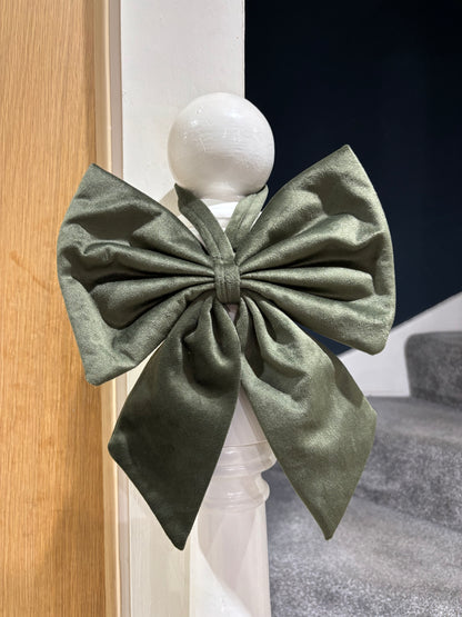 Velvet Dark Green Hanging Bow