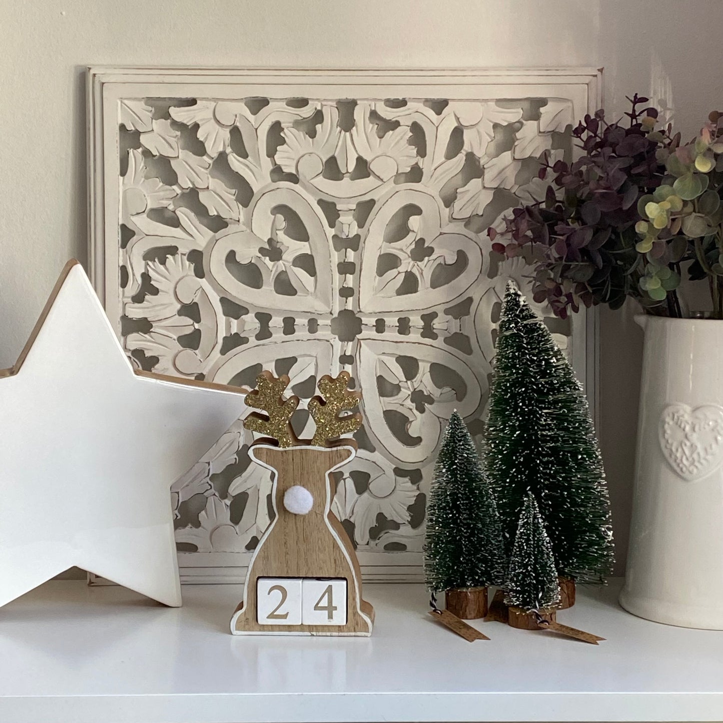 Advent deer with gold and