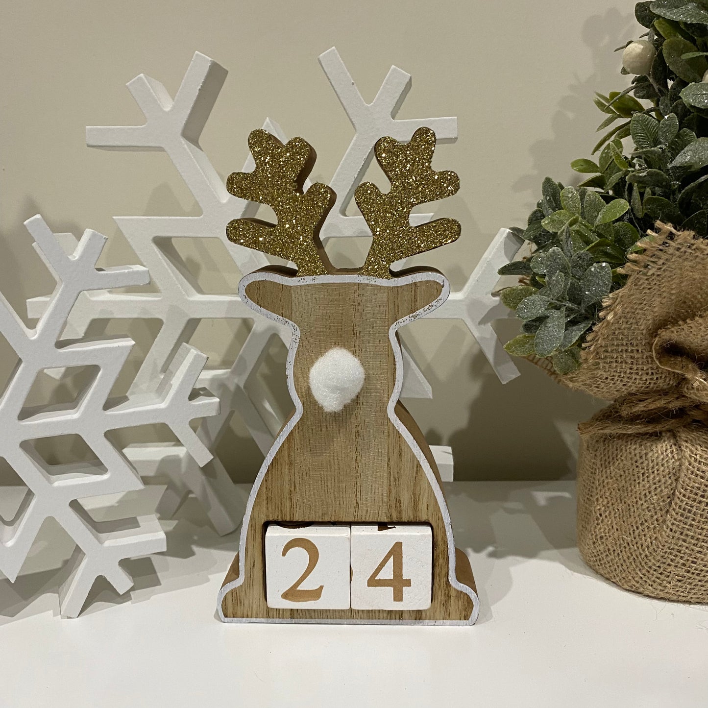 Advent deer with gold and